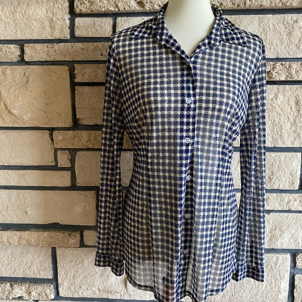 Beautiful CAbi button up blouse. Size Medium.